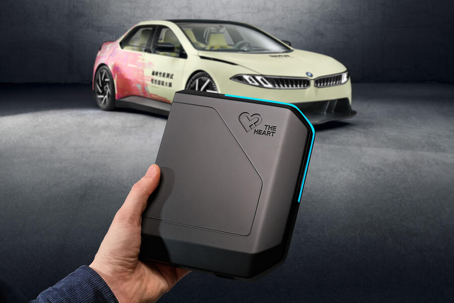 BMW Heart of Joy controller with Vision Driving Experience