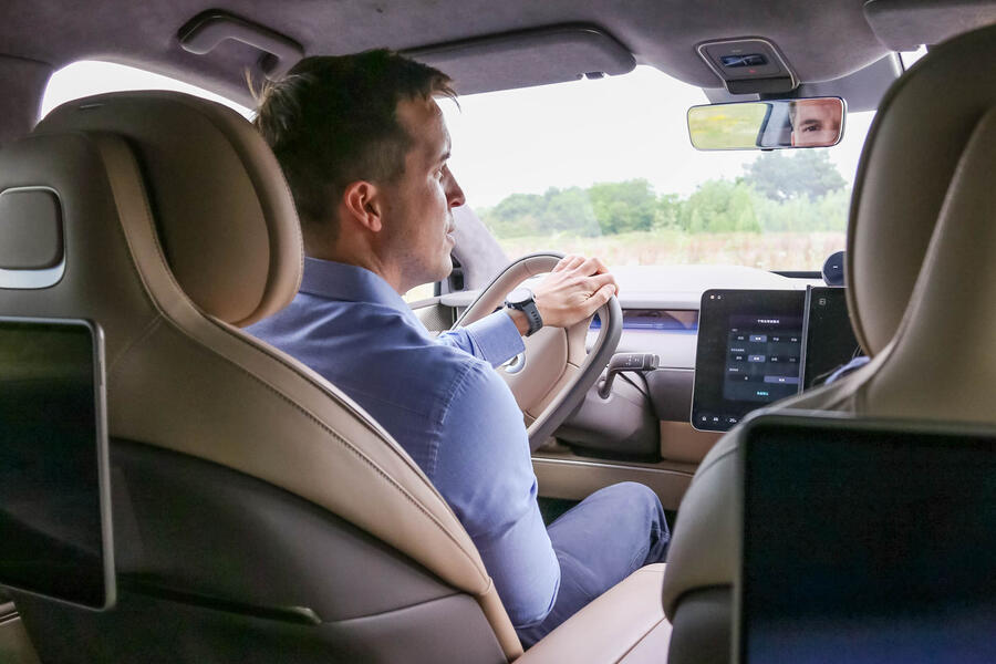 Clearmotion Nio ET9 driving