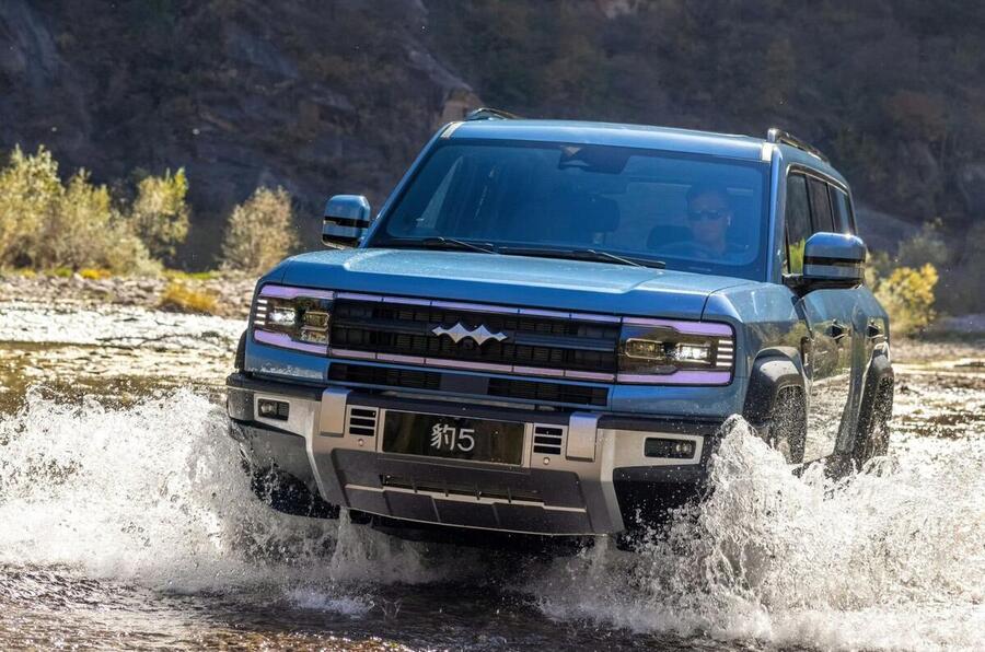 Denza B5 front tracking