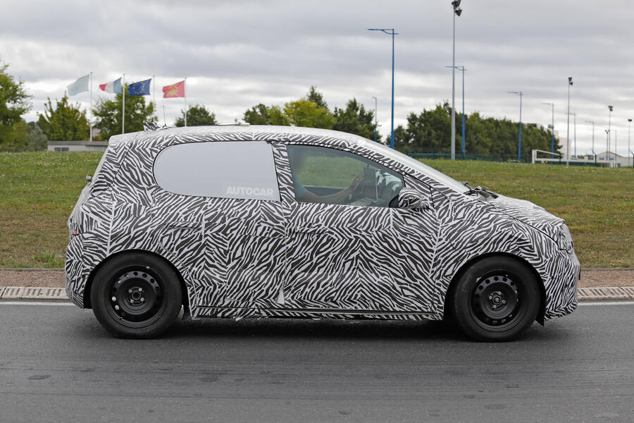 Renault Twingo prototype camo – side tracking
