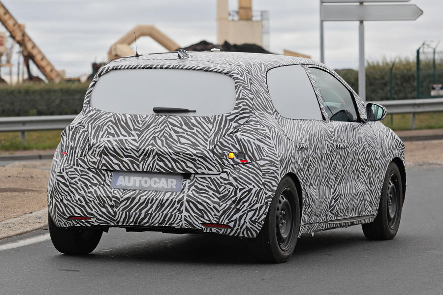 Renault Twingo prototype camo – rear quarter tracking