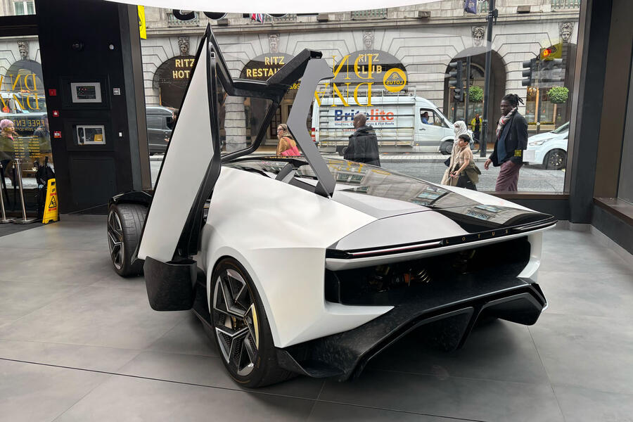 Lotus Theory 1 – rear