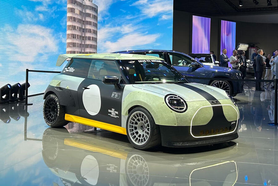 Mini Cooper SE x Deus ex Machina Skeg at Munich motor show