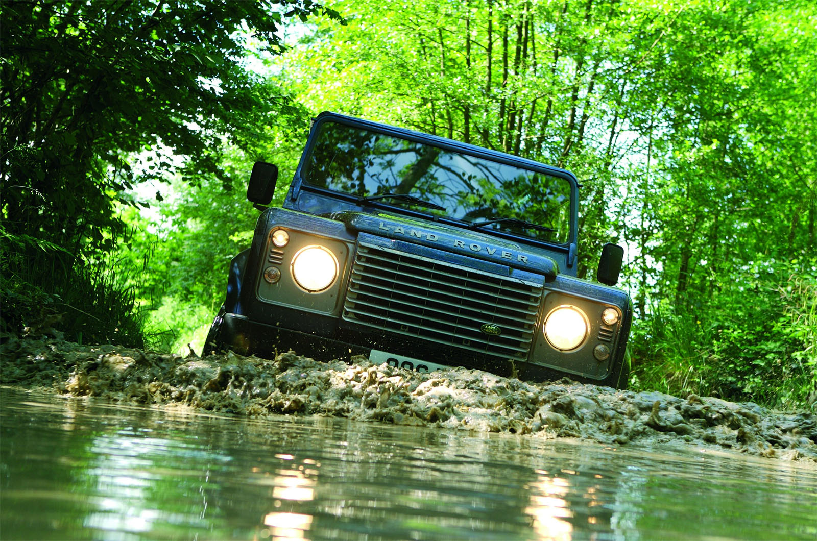 LAND ROVER DEFENDER