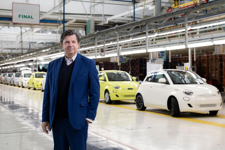 Oliver Francois on Fiat 500 production line