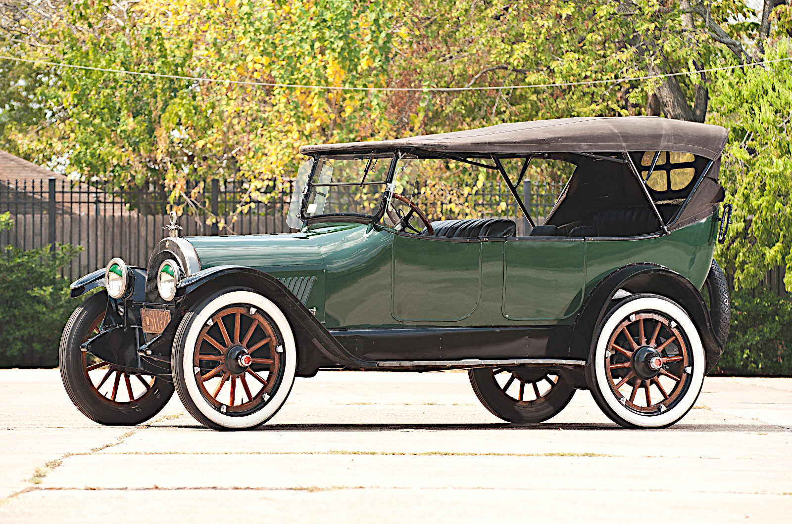 Oldsmobile Light Eight (1916)