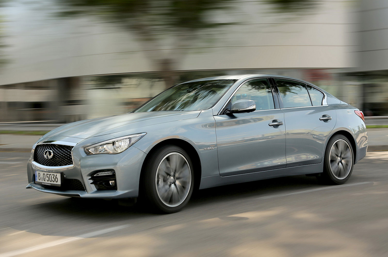 Infiniti Q50 hybrid (2013) - £18,000