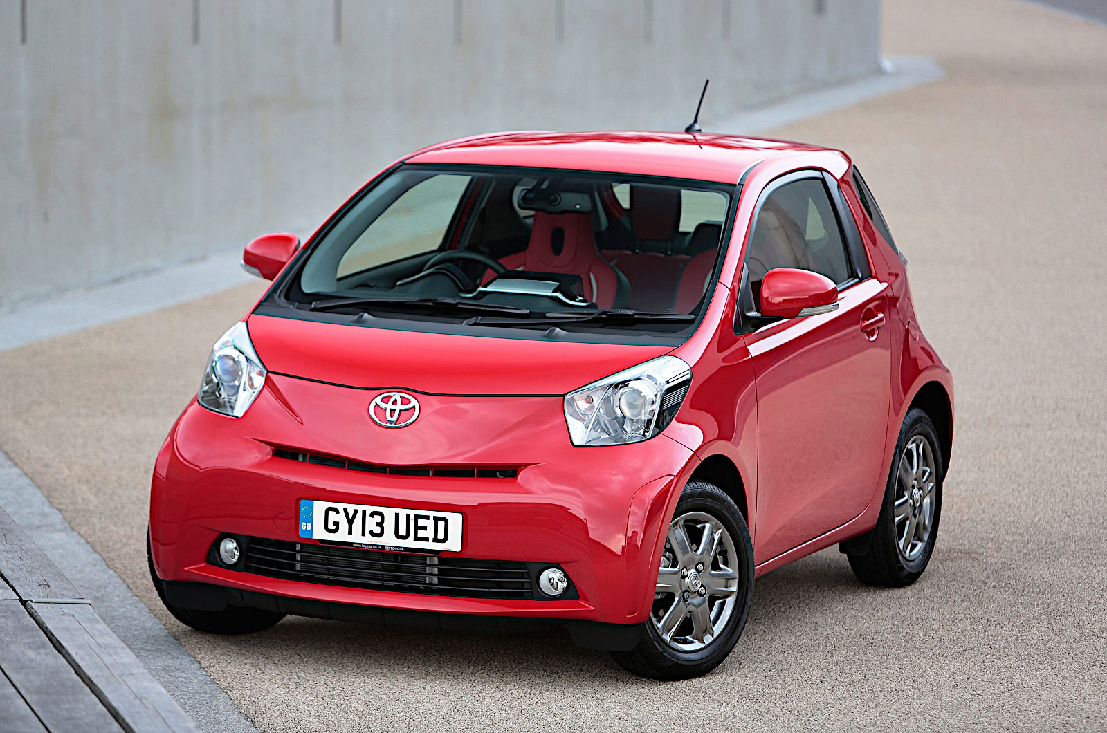 Toyota iQ