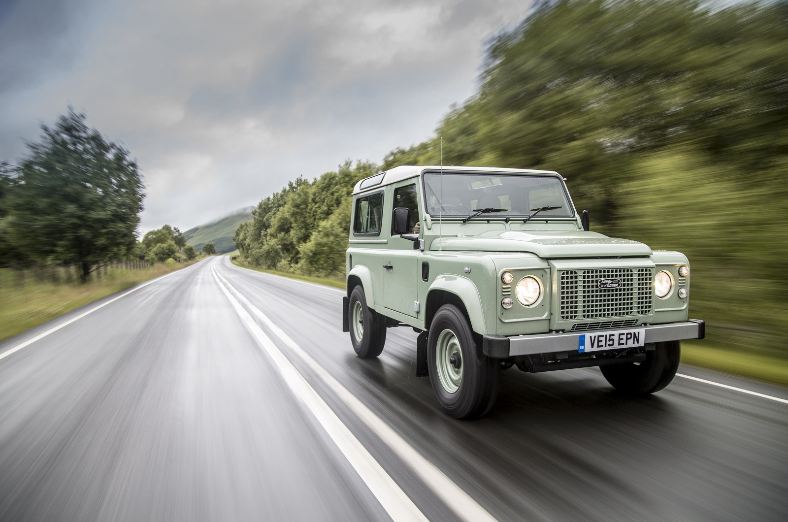 Land Rover 90/110/Defender (1983-2016) – 33 YEARS