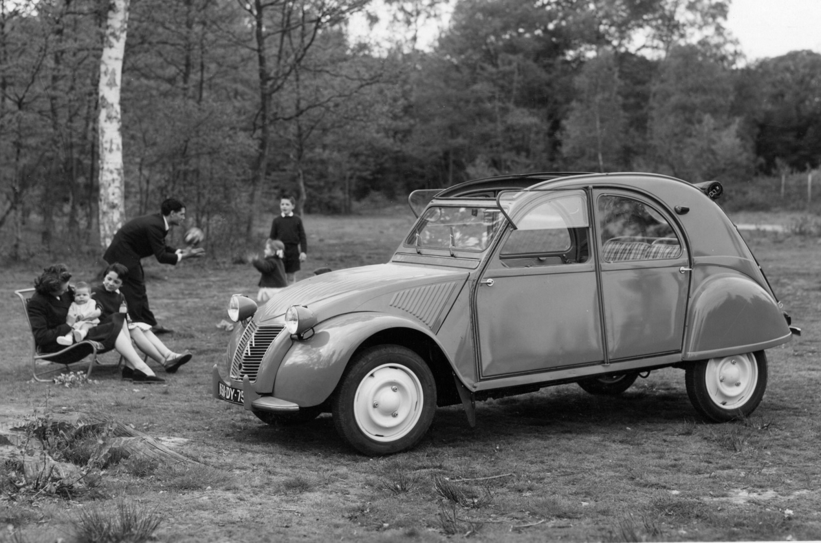 Citroën 2CV (1948-1990) – 42 YEARS