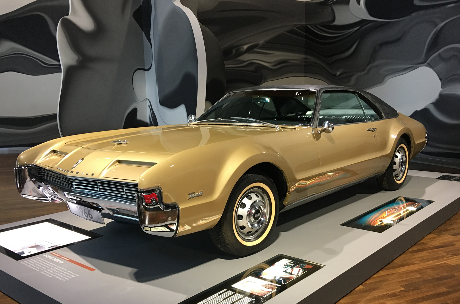 Oldsmobile Toronado (1966)