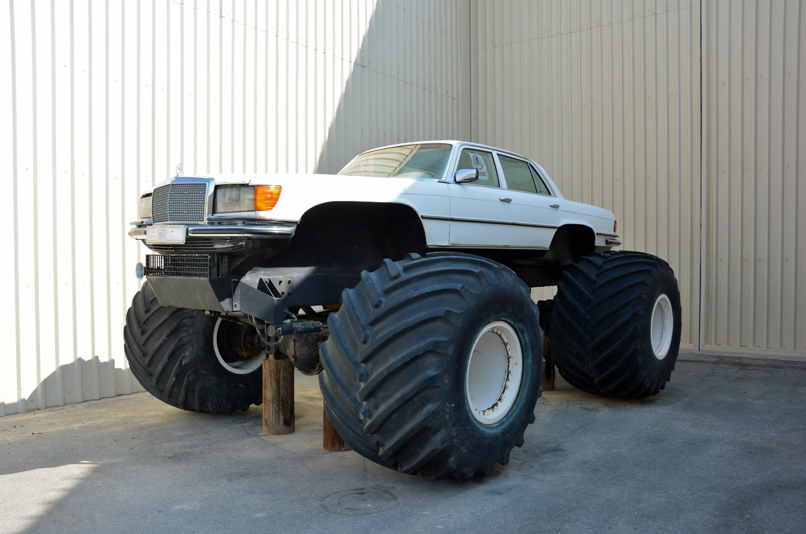 Mercedes-Benz W116 monster truck