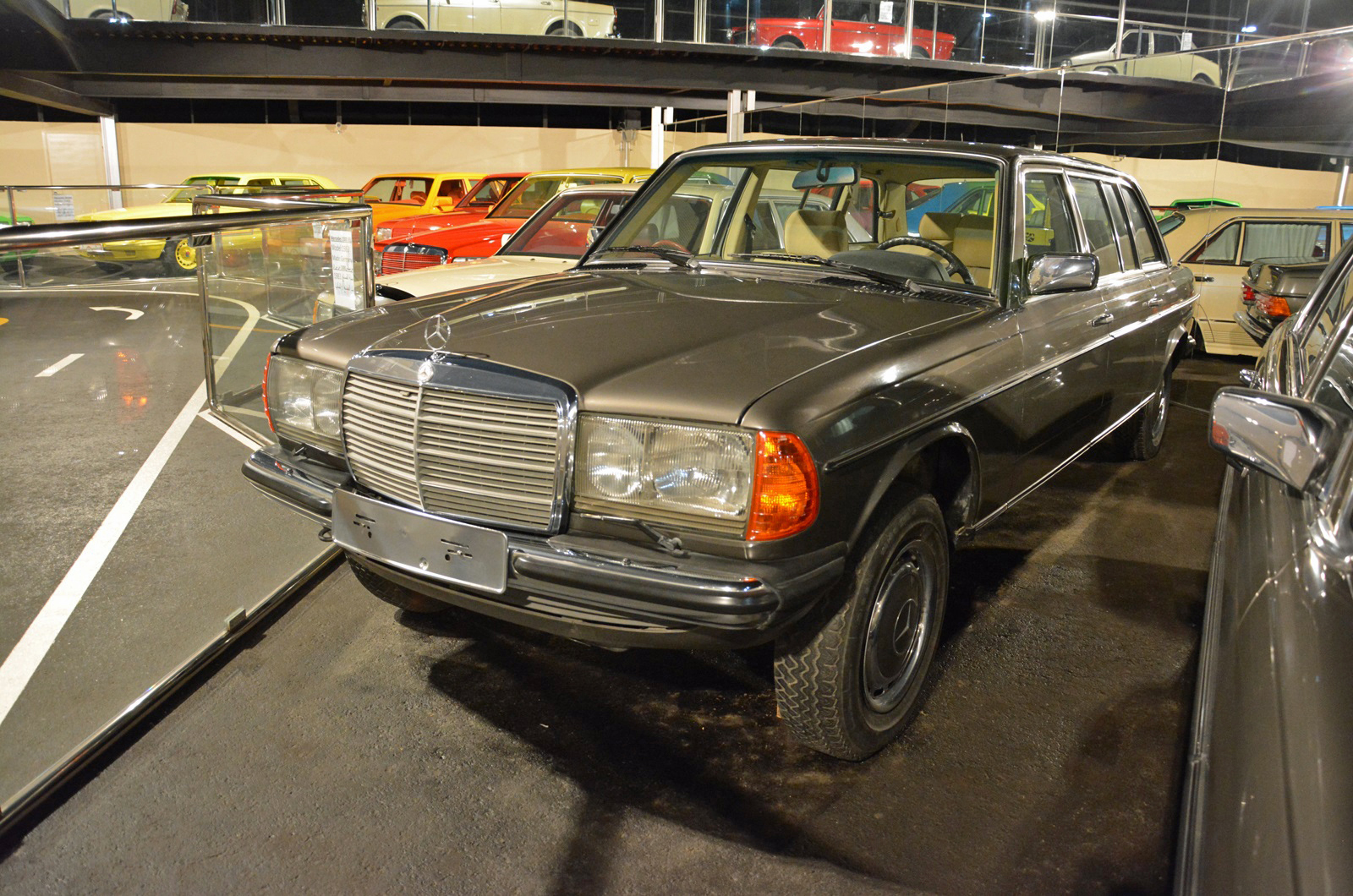 Mercedes-Benz V123