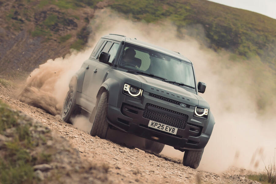 Defender Octa powersliding off road