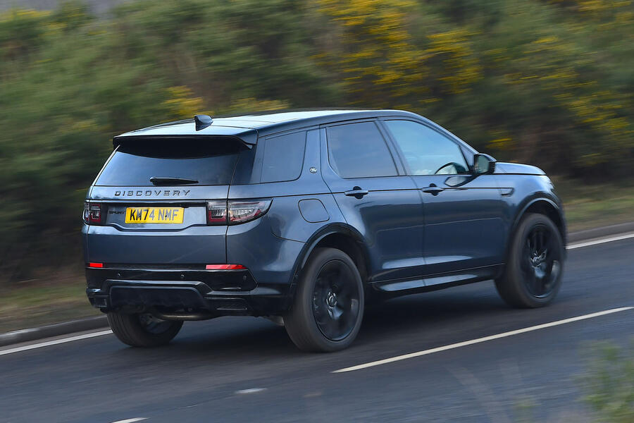 Land Rover Discovery Sport 2025 – rear quarter tracking