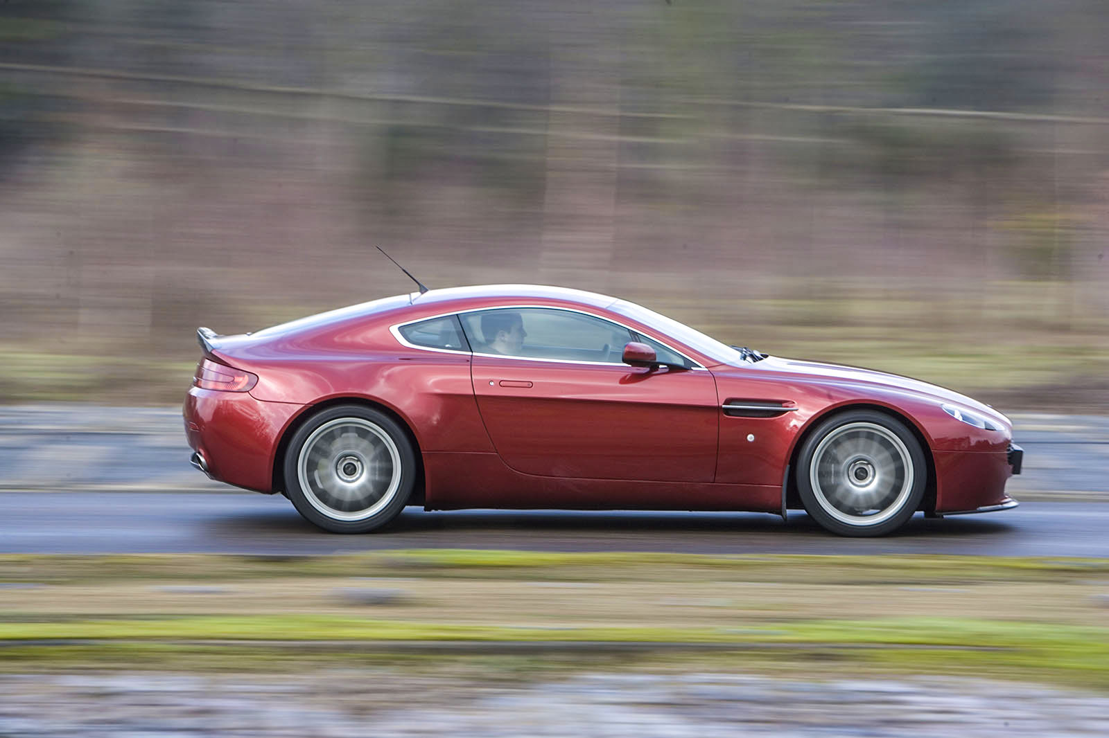 Aston Martin V8 Vantage (2005-2017)