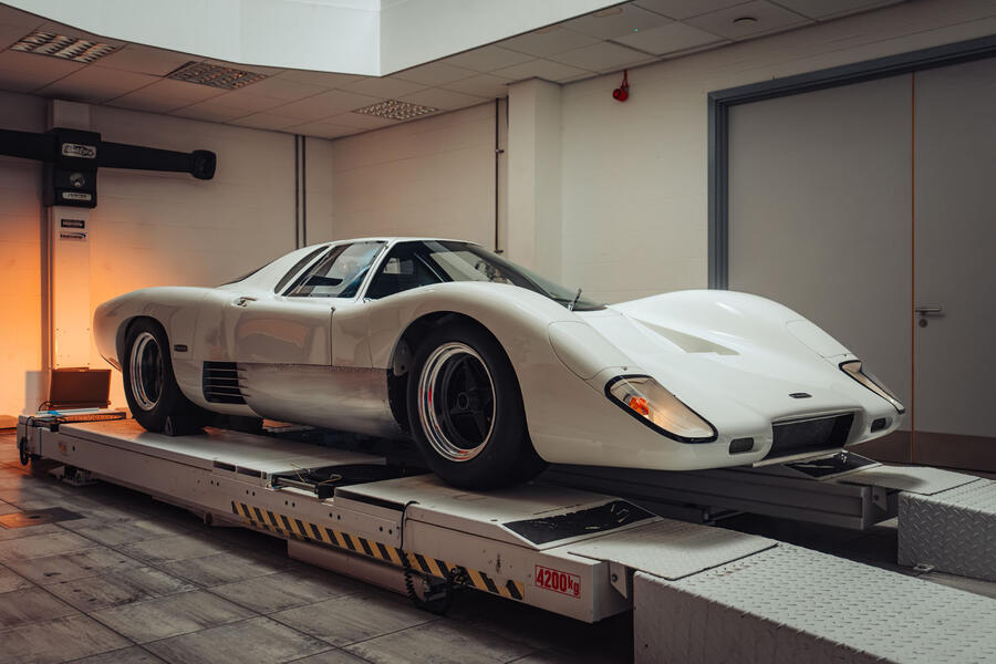 McLaren M6GT