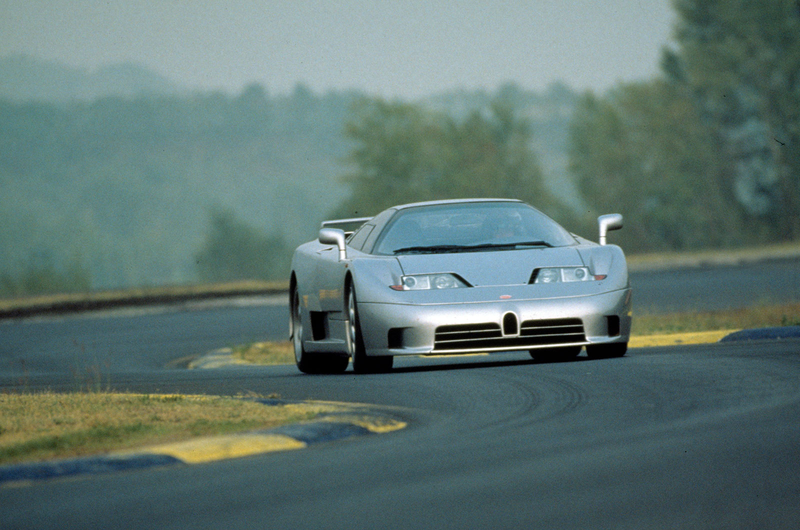 Bugatti EB110 (1991)