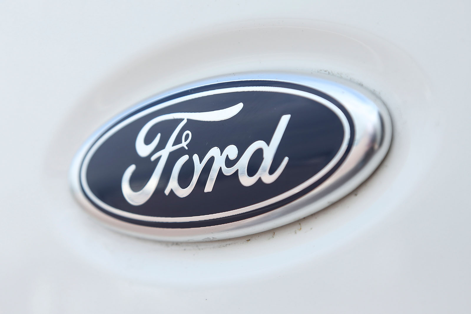 2000 - Ford assumes ownership