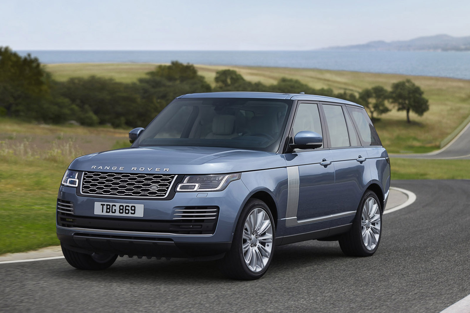 Range Rover L405 2012 - hero front