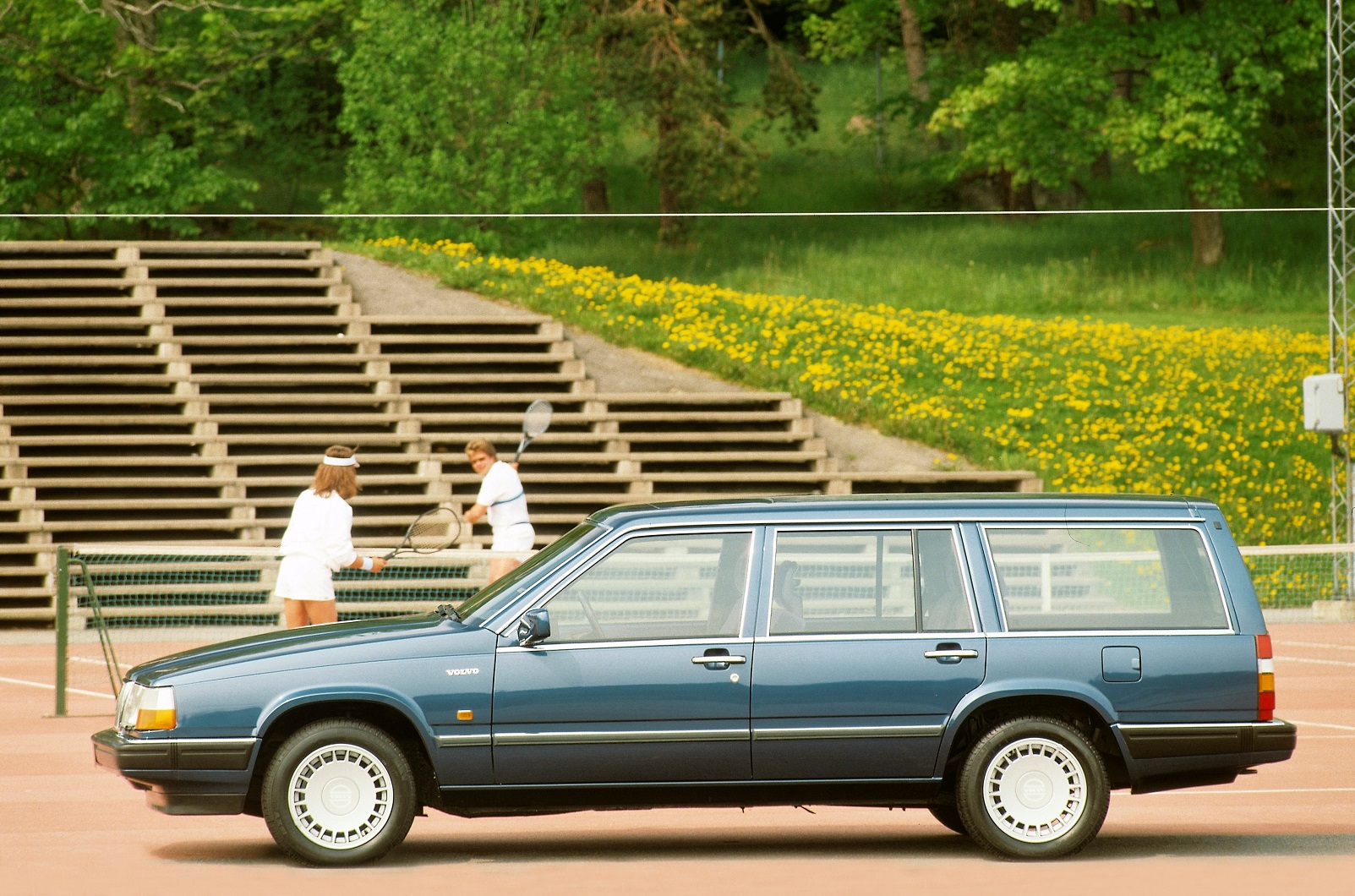 Volvo 700 Series (1982)