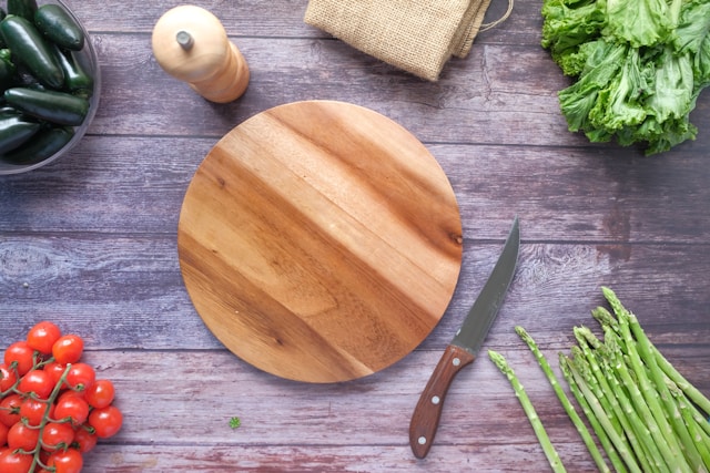 Why should you opt for solid wood materials in the kitchen? 