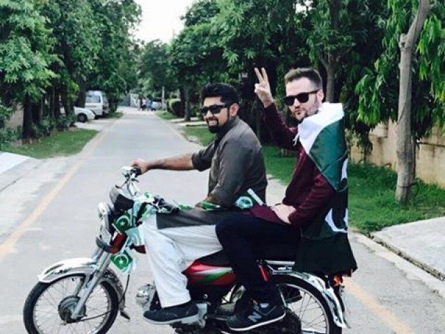 Comedian Jeremy Mclellan makes hilarious comment on Nawaz Sharif's disqualification Jeremy Mclellan