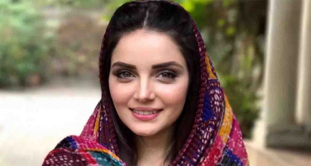 Armeena Khan calls award system in Pakistan as biased Armeena Khan