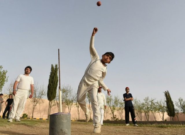 Cricket legends'blown away' by Pakistani child bowlers Pakistani