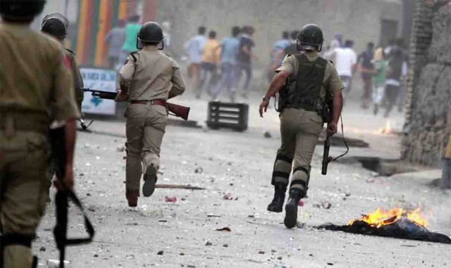 IOK shuts down as India kills Kashmiris in Shopian Shopian