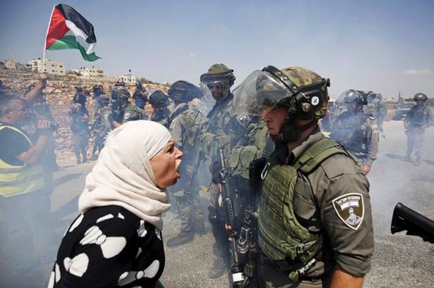 Clashes, 16 dead as thousands of Gazans march near Israel border border