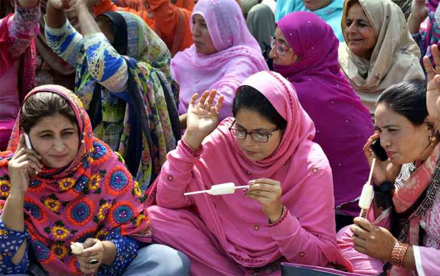 Lahore Lady health care workers enter second day of sit-in on Mall Road Mall Road