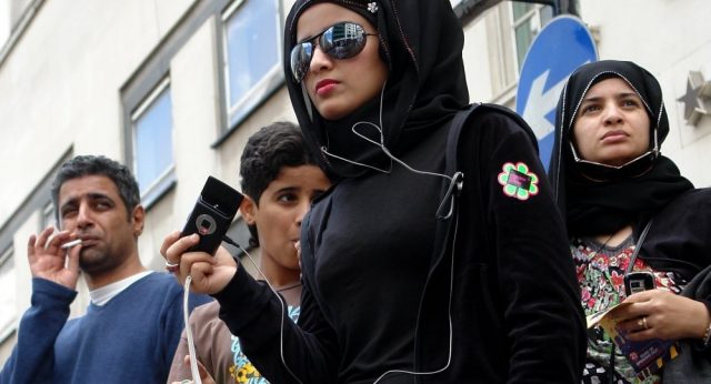 New York to pay Muslim women forced to remove hijabs-min New York
