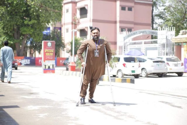 The dearth of employment opportunities in Pakistan and a resilient man’s plea employment