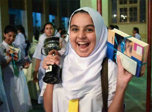 Pakistan’s Dania Hassan receives ‘Emerging Young Leader’ Award in US Dania Hassan