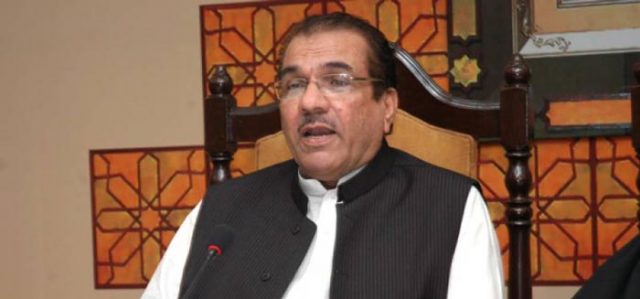 Journalist rips apart Mujib ur Rehman Shami’s remarks on Imran Khan’s wife Mujib ur Rehman