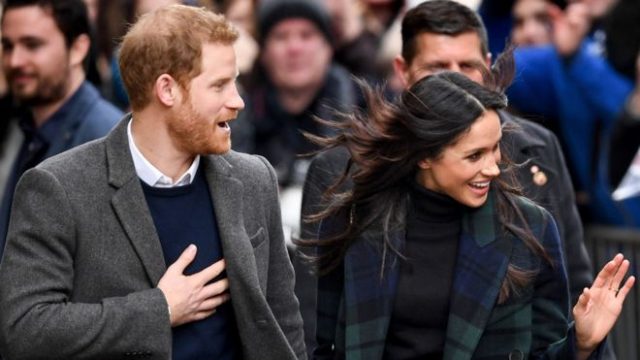 'Madhouse': Tourists soak up royal wedding fever royal