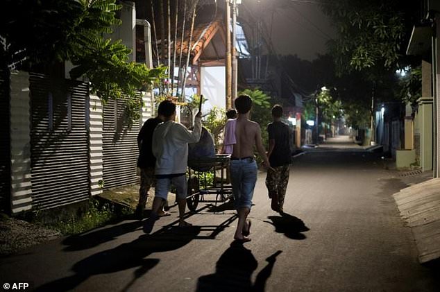 Waking up the neighbours: Indonesia's Ramadan alarm clocks Indonesia's