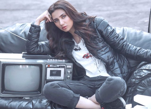 10-interesting-facts-about-the-latest-lady-in-shahrukh-khans-life-mahira-khan