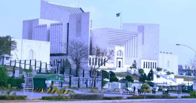 Government files references against superior court judges Supreme
