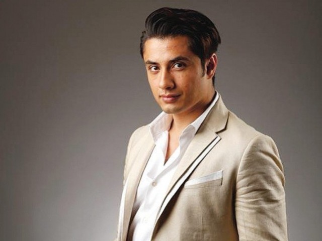 Long Hair VS Short Hair - Which Look Suits Pakistani Celebrities Better? |  Reviewit.pk