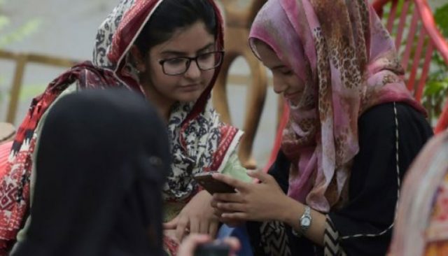 bane-of-pakistani-politicians-young-voters-with-smartphones
