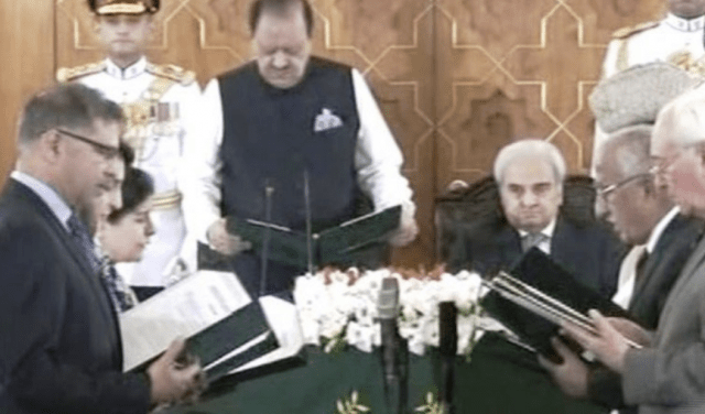 caretaker-federal-cabinet-takes-oath-at-aiwan-e-sadr