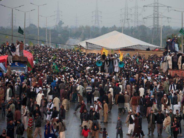 faizabad-dharna-a-view-of-both-sides