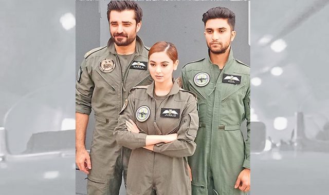 Hania Amir Called Out for Hypocrisy After Criticizing Indian Movie Fighter