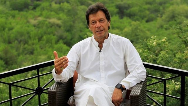 imran-khan-likely-to-wear-an-old-sherwani-in-naya-pakistan