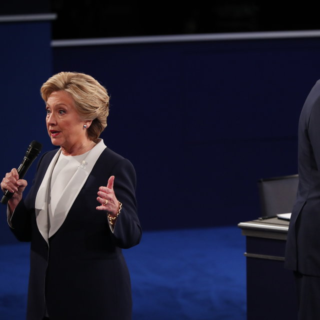 Hillary Clinton Called 'War Criminal' during Speech at Columbia University