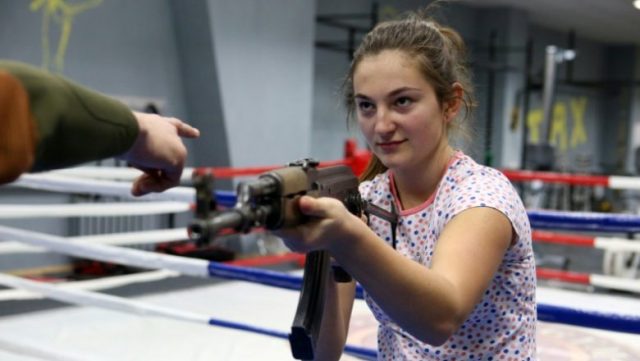 in-war-torn-ukraine-women-get-taste-of-combat-training