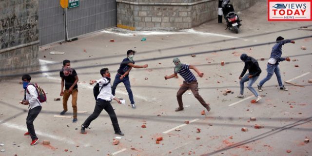 indian-army-seeks-technology-to-avoid-stone-pelters