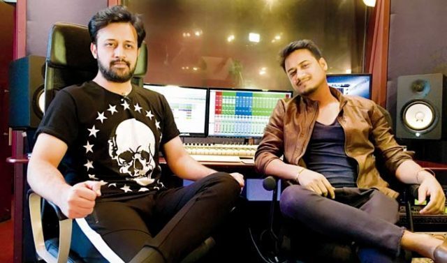indian-filmmaker-praises-atif-aslam-amid-calls-to-ban-pakistani-artists